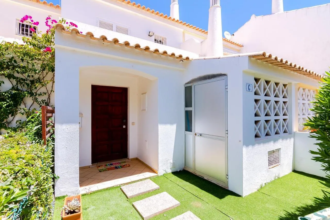 Casa de Férias Small Villa 4Pax -Shared Pool @ Homesbyfc Albufeira