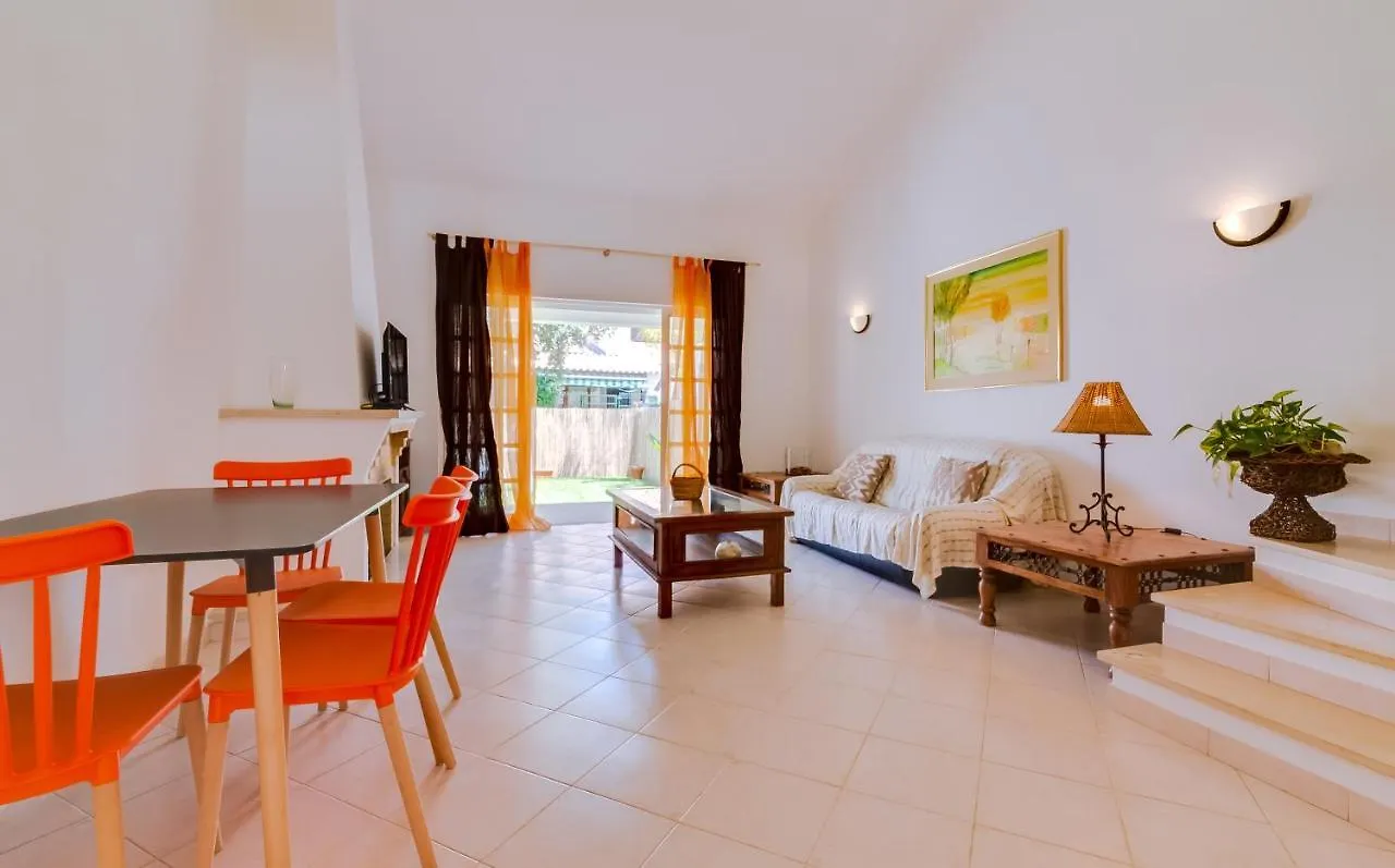 Casa de Férias Small Villa 4Pax -Shared Pool @ Homesbyfc Albufeira