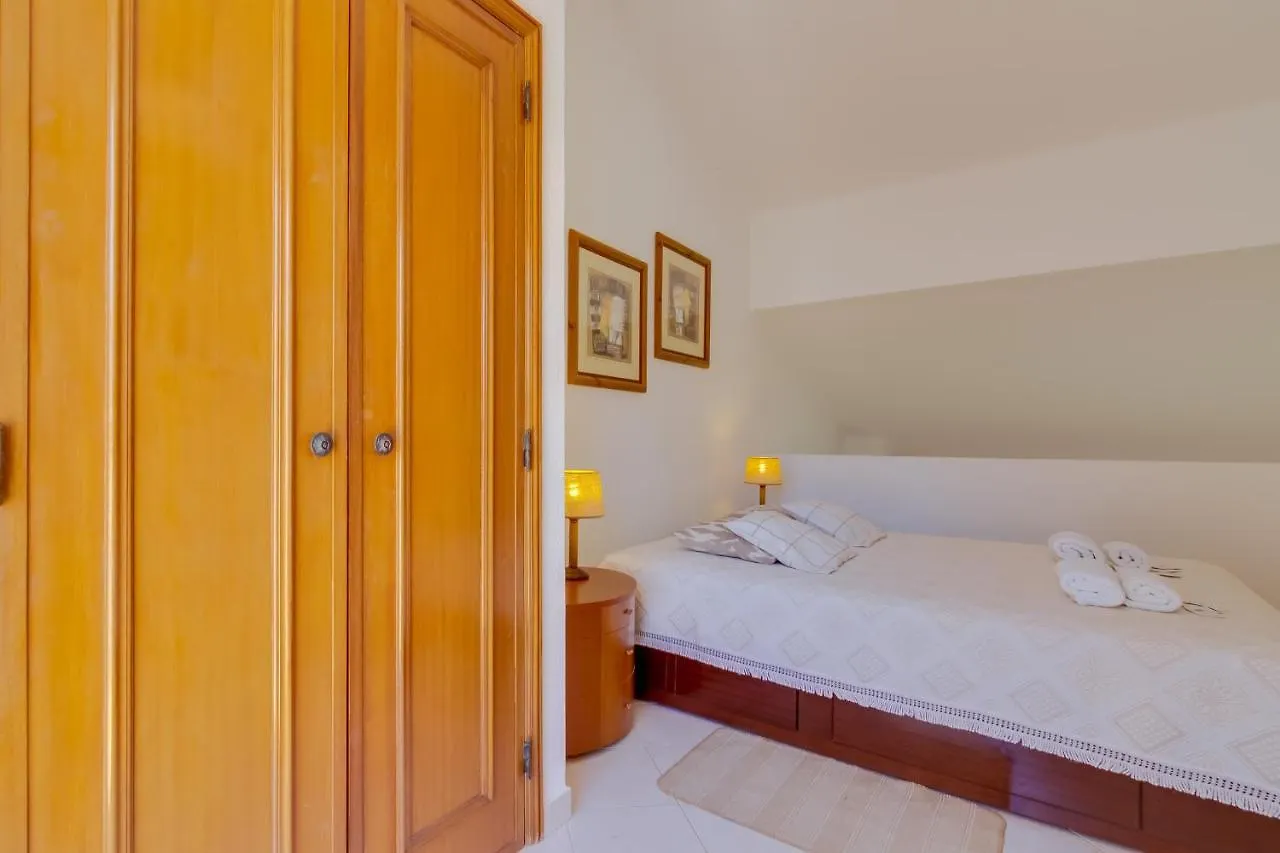 Casa de Férias Small Villa 4Pax -Shared Pool @ Homesbyfc Albufeira Portugal